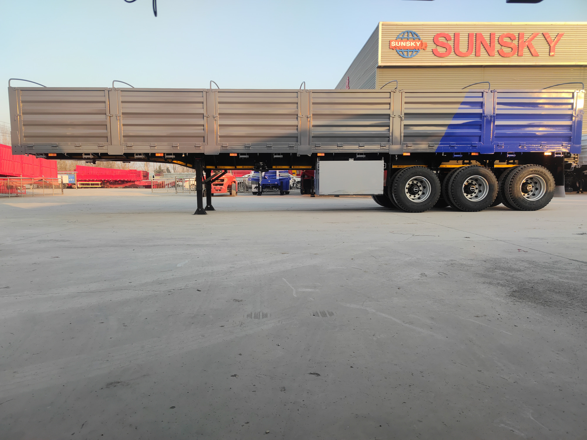 Xiamen Sunsky Vehicle Co.,Ltd - Tovornjaki SINOTRUK HOWO undefined: slika 1