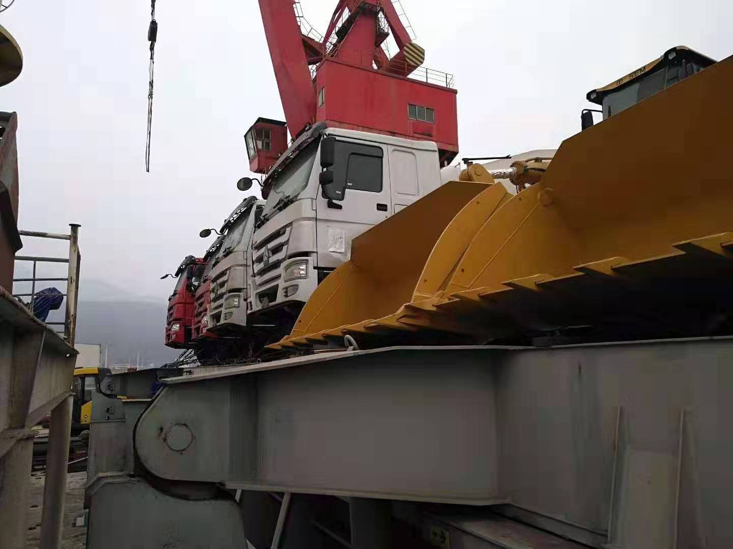 Shandong Guhong Auto Industrial CO., LTD - Tovornjaki - Leto: 2019, 6x4, klima undefined: slika 9