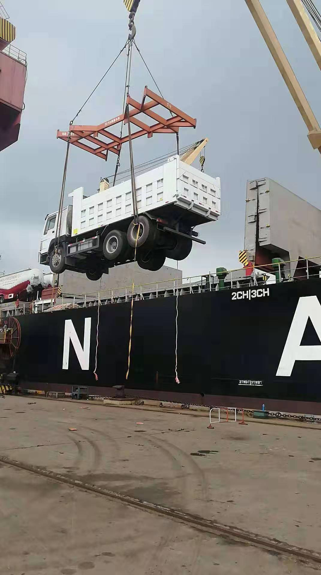 Shandong Guhong Auto Industrial CO., LTD - Tovornjaki - Leto: 2019, 6x4, klima undefined: slika 4