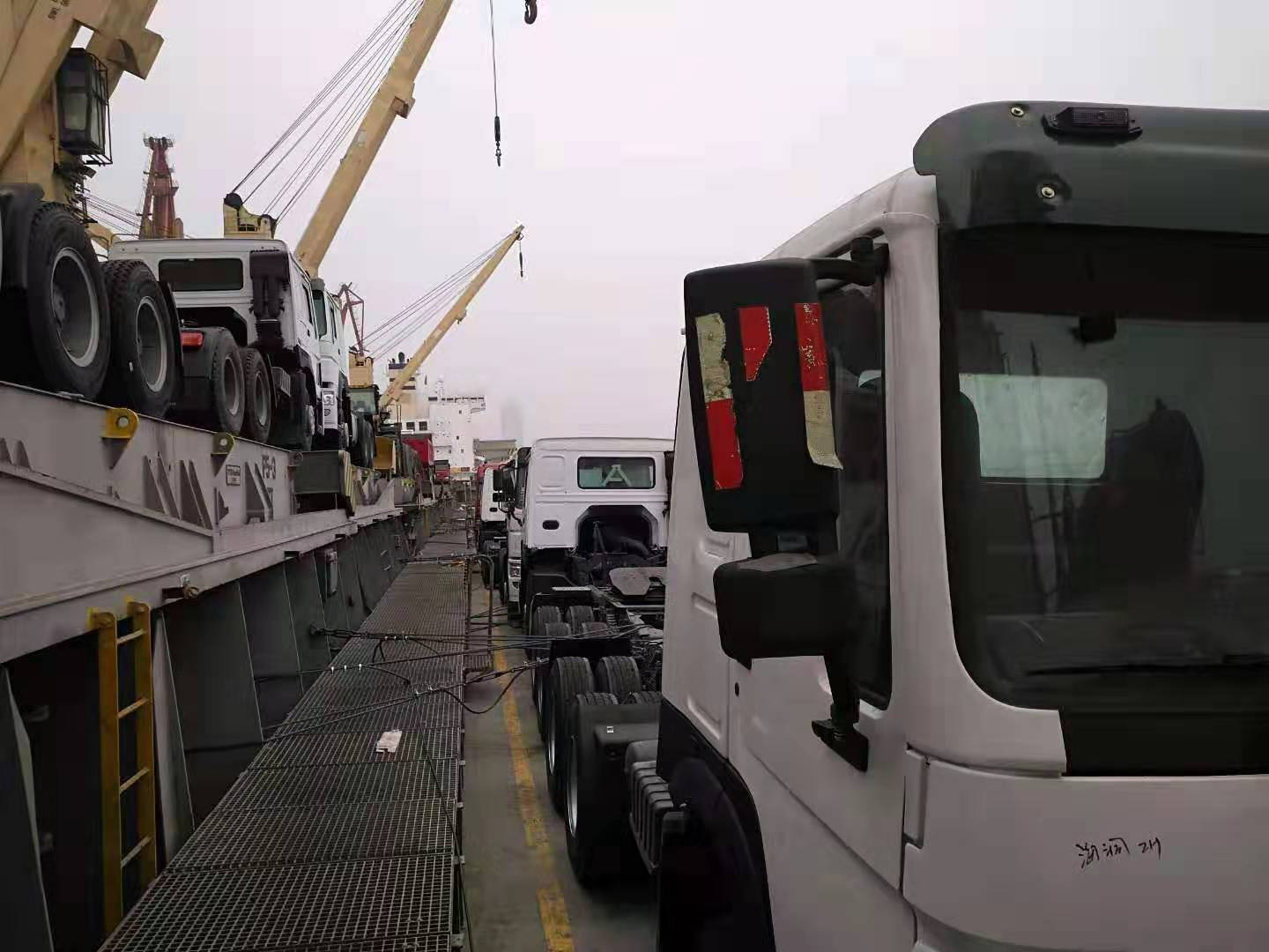 Shandong Guhong Auto Industrial CO., LTD - Tovornjaki - Leto: 2019, 6x4, klima undefined: slika 10