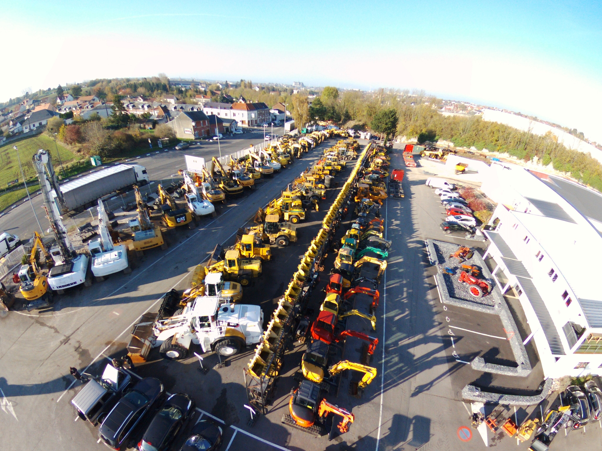 Sodineg France - Gradbeni stroji CATERPILLAR 953 undefined: slika 1