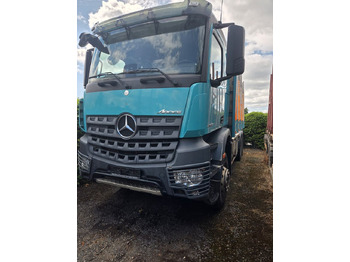 Tovornjak za prevoz lesa MERCEDES-BENZ Arocs 2651