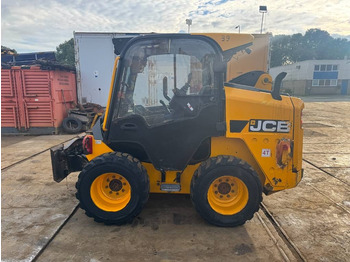 Mini nakladalec JCB