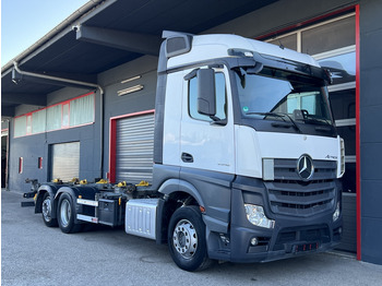 Kontejnerski tovornjak/ Tovornjak z zamenljivim tovoriščem MERCEDES-BENZ Actros 2542