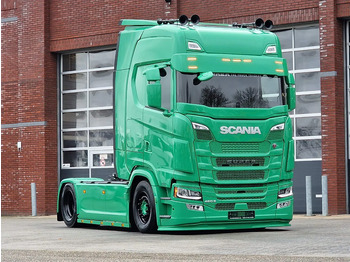 Vlačilec SCANIA S