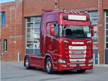 Vlačilec SCANIA S 500