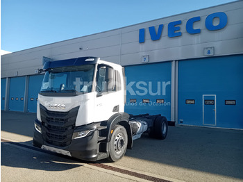 Tovornjak-šasija IVECO X-WAY