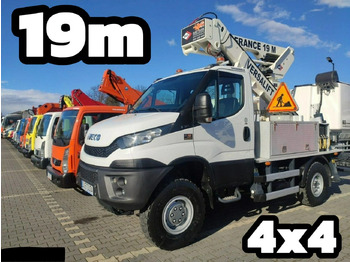 Dvižna ploščad montirana na tovornjak IVECO Daily