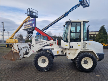 Kolesni nakladalec VOLVO L30B