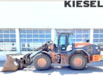 Kolesni nakladalec HITACHI ZW180