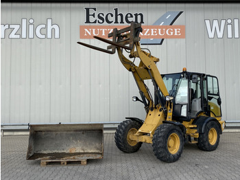 Kolesni nakladalec CATERPILLAR 908M