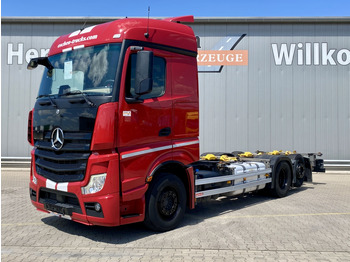 Kontejnerski tovornjak/ Tovornjak z zamenljivim tovoriščem MERCEDES-BENZ