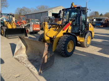 Kolesni nakladalec CATERPILLAR 906