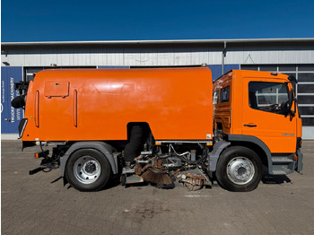 Vozilo za pometanje Mercedes-Benz Atego 1518 4x2 Kehrmaschine Bucher 500: slika 2
