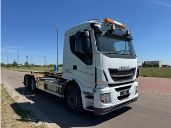Kotalni prekucni tovornjak IVECO Stralis 560