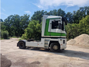 Vlačilec RENAULT Magnum 440