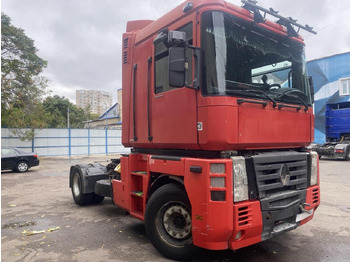 Vlačilec RENAULT Magnum 480