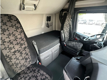 Vlačilec SCANIA S 500