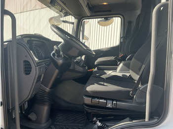 Interior photo 1: Tovornjak-šasija Mercedes-Benz Atego 818/23 K 4x2 Atego 818/23 K 4x2, 2x AHK, 5x VORHANDEN!