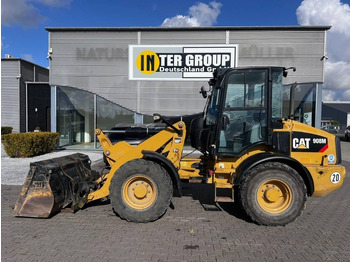 Kolesni nakladalec CATERPILLAR 908M