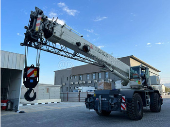 Avtodvigalo za grob teren TEREX