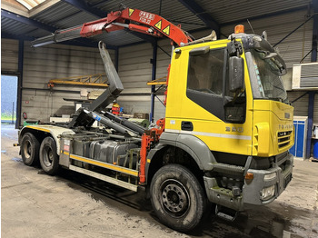 Kotalni prekucni tovornjak IVECO Trakker