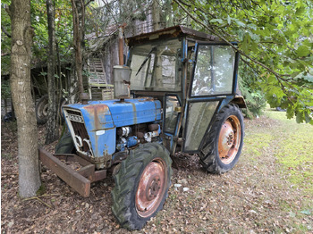 Traktor FORD
