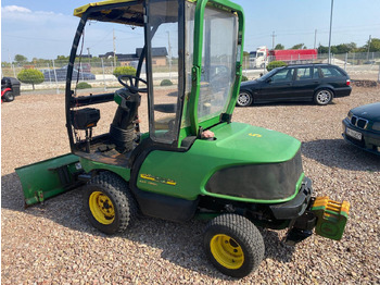Mestni traktor JOHN DEERE
