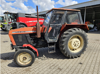 Traktor URSUS