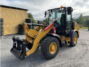 Kolesni nakladalec CATERPILLAR 906