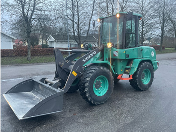 Kolesni nakladalec VOLVO L30G