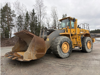 Kolesni nakladalec VOLVO L330