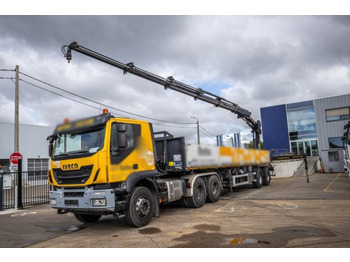 Tovornjak s kesonom IVECO Trakker
