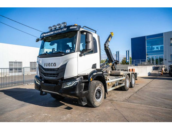 Kotalni prekucni tovornjak IVECO X-WAY