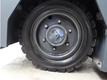 4-potni viličar s pomičnim teleskopom Combilift ESL5067 - REIFEN SE -TRIPLEX: slika 2