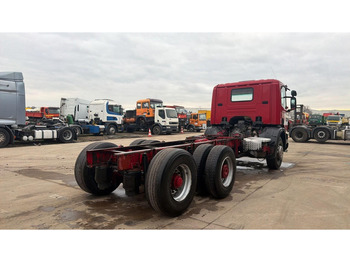 Tovornjak-šasija Scania 124 - 400 (MANUAL PUMP / 6X2 / BIG AXLE / GRAND PONT / POMPE MANUELLE): slika 4 Tovornjak-šasija Scania 124 - 400 (MANUAL PUMP / 6X2 / BIG AXLE / GRAND PONT / POMPE MANUELLE): slika 4