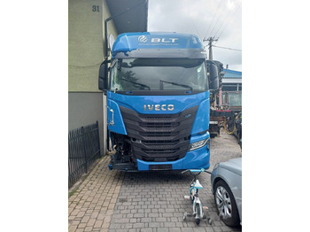 Kontejnerski tovornjak/ Tovornjak z zamenljivim tovoriščem IVECO