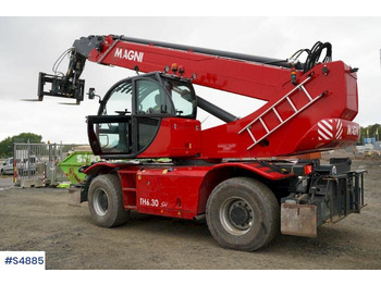 Teleskopski viličar MAGNI RTH