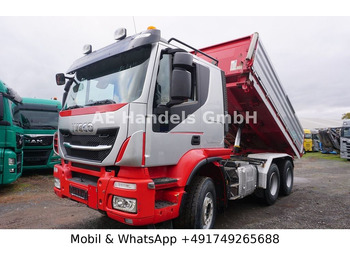 Kontejnerski tovornjak/ Tovornjak z zamenljivim tovoriščem IVECO Trakker