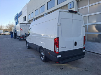 Potniški kombi IVECO Daily 35S14V: slika 3