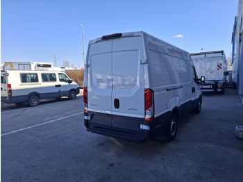 Potniški kombi IVECO Daily 35S14V: slika 4