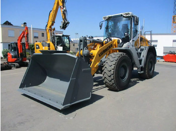 Kolesni nakladalec LIEBHERR L 526