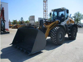 Kolesni nakladalec LIEBHERR L 526