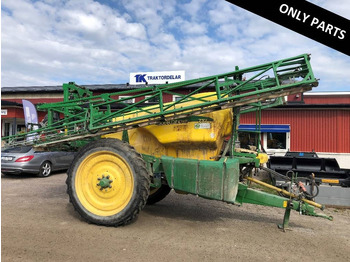 Vlečna škropilnica JOHN DEERE