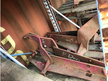 Sprednji nakladalnik za traktor