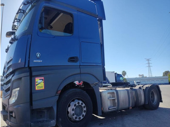 Vlačilec MERCEDES-BENZ Actros 1851