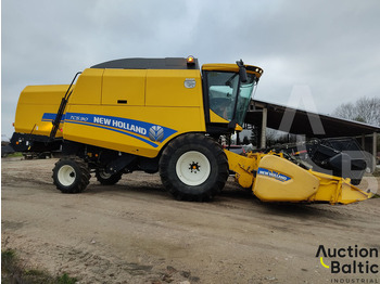 Kombajn harvester za transport hrane New Holland TC 5.90: slika 3