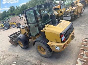 Kolesni nakladalec CATERPILLAR 908H