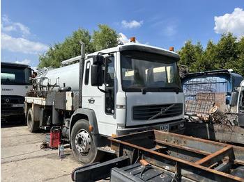Vakuumski tovornjak VOLVO FL6