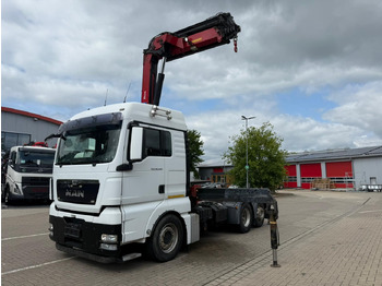 Tovornjak z dvigalom MAN TGX 26.440